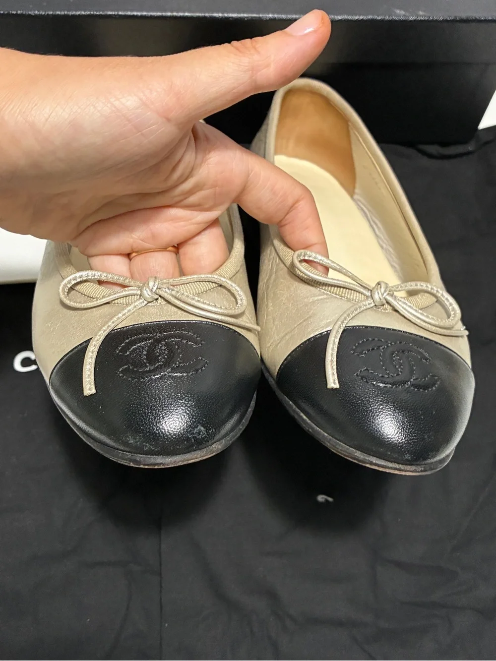 CHANEL silver cream and Black Cap-Toe Leather Ballet Flats